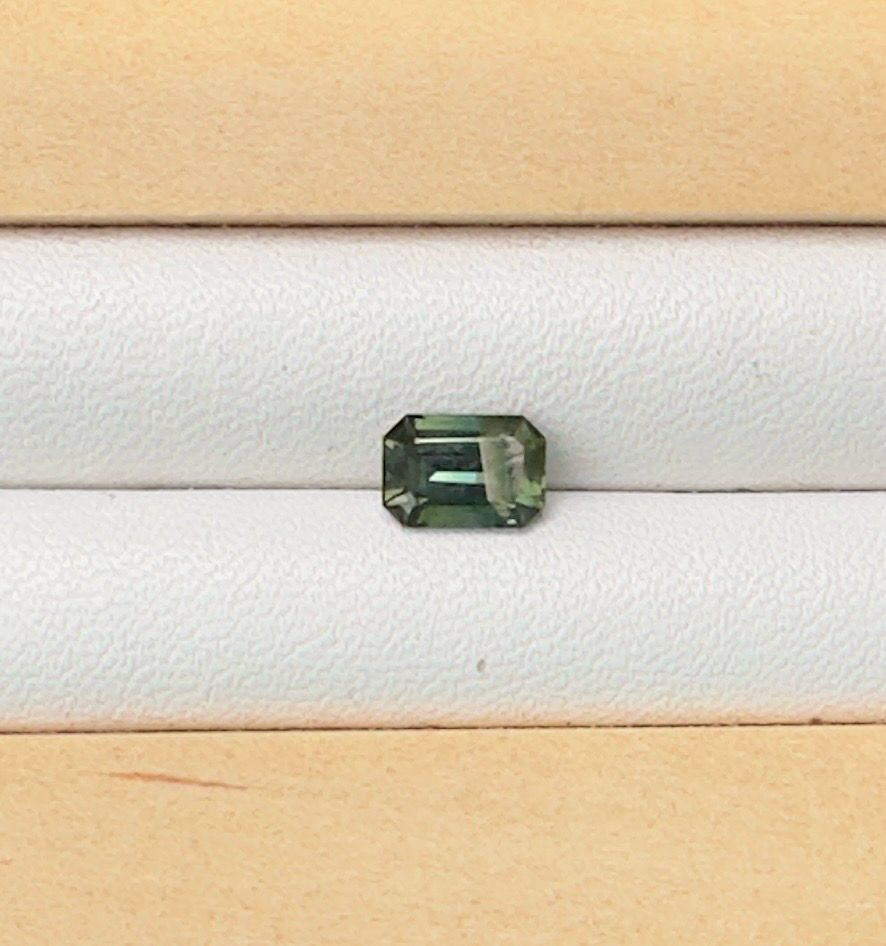 0.9ct Green Australian Sapphire