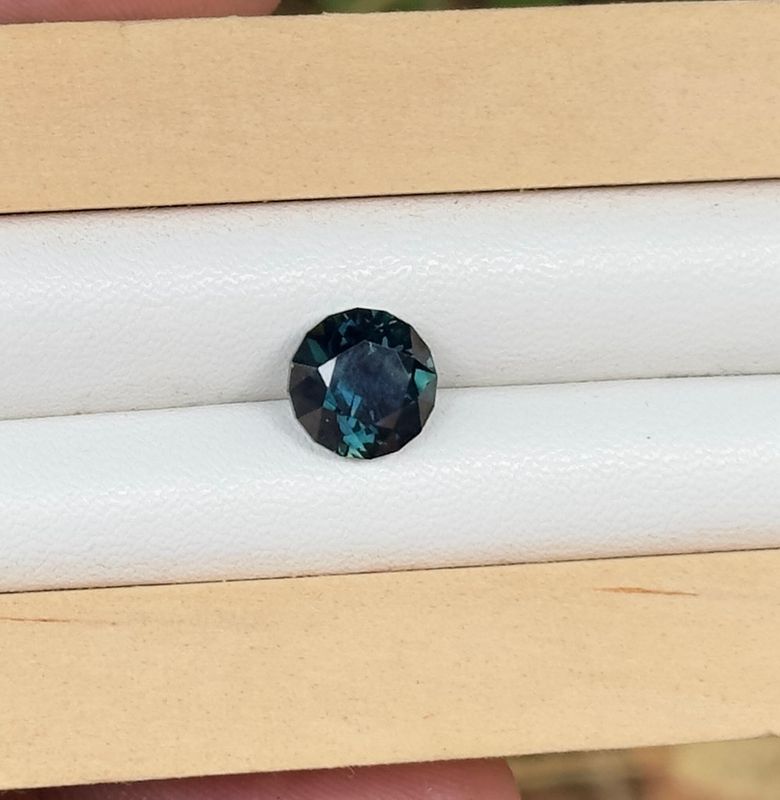 2.66ct  Australian Parti Sapphire