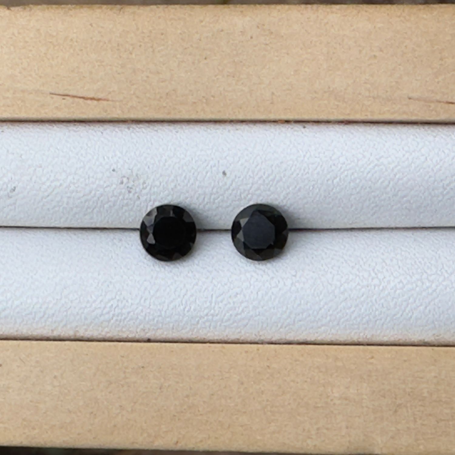 1.6ct Black Australian Spinel Parcel