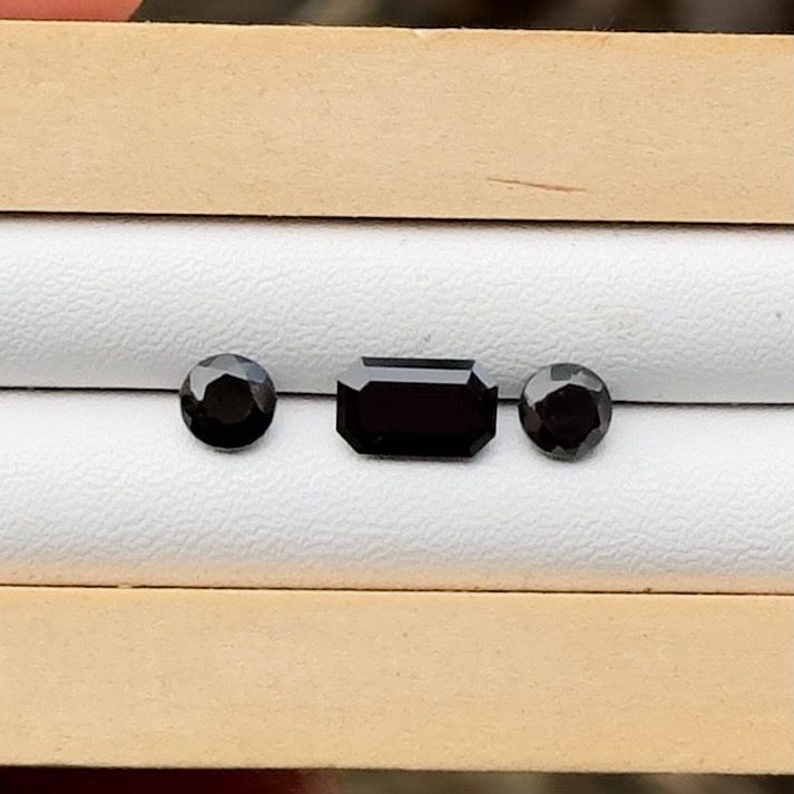 3.2ct Black Australian Spinel Parcel