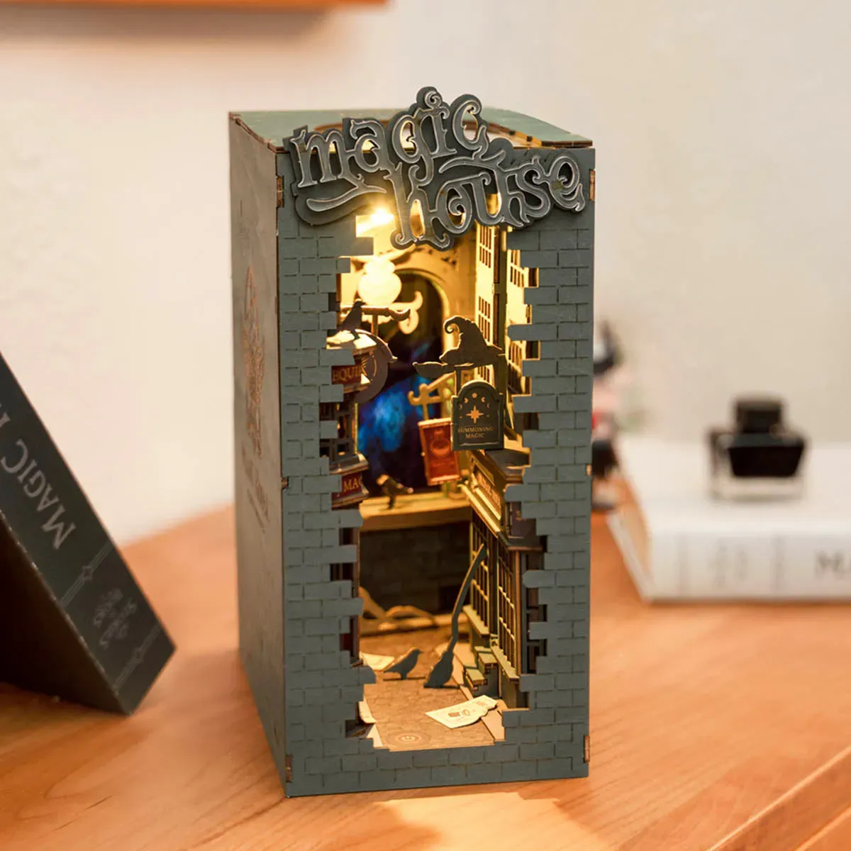 Magic House - Book nook