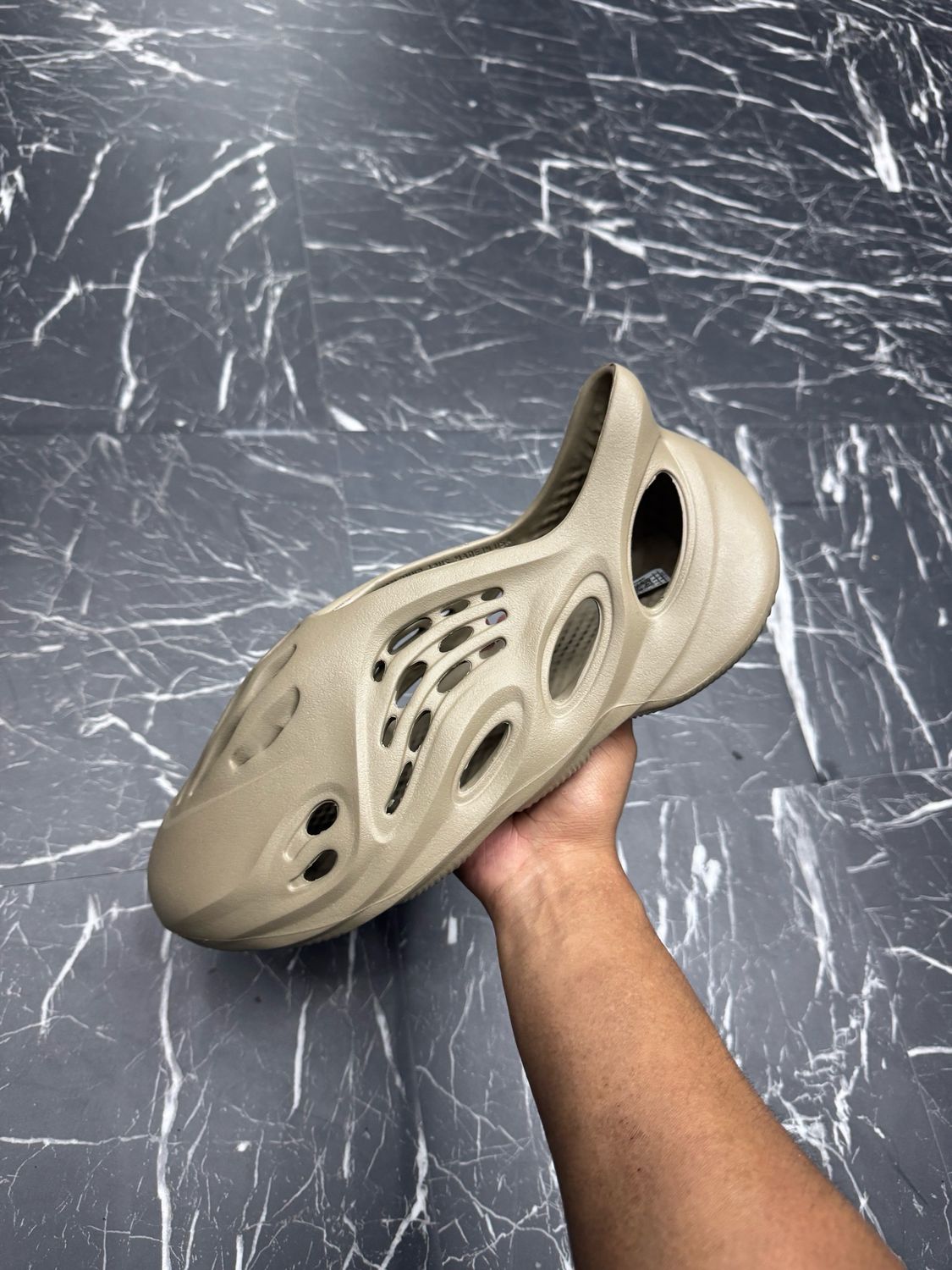 Foam Rnnr ‘Stone Taupe’