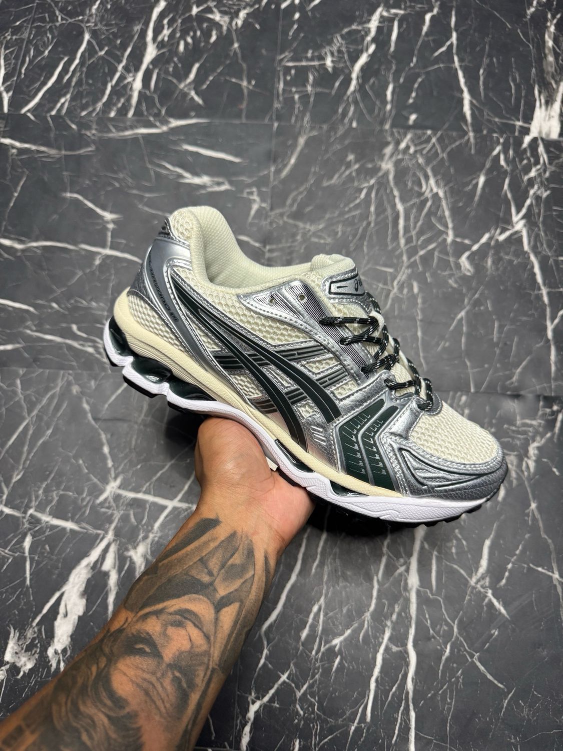 Kith Kayano 14