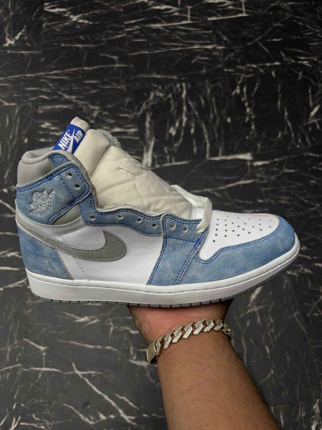 Jordan 1 Hyper Royal Blue