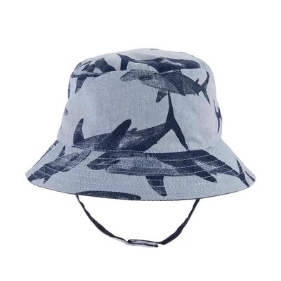 Sombrero Carters reversible azul estampado tiburones