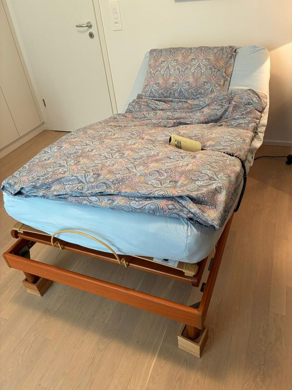 Lit avec sommier électrique 100x200cm (matelas offert) Prix négociable !