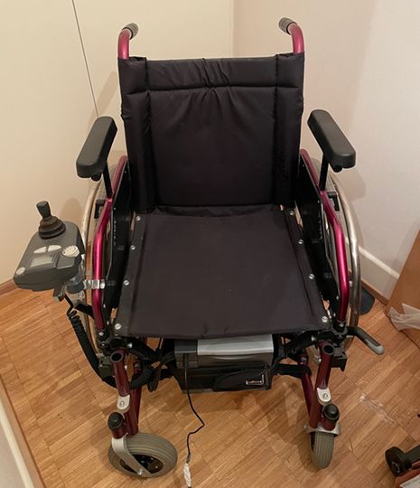 Fauteuil roulant avec propulsion électrique