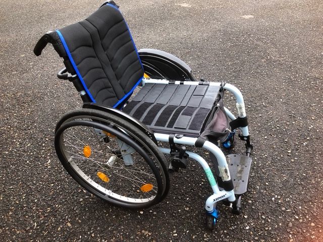 Chaise roulante Sopur avec placet de 40 cm