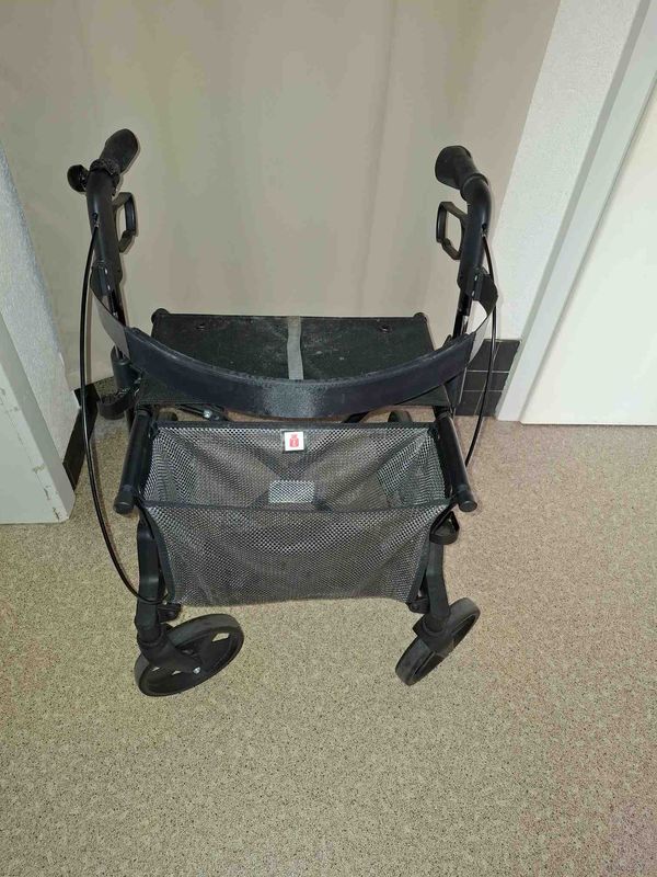 Rollator facile à plier