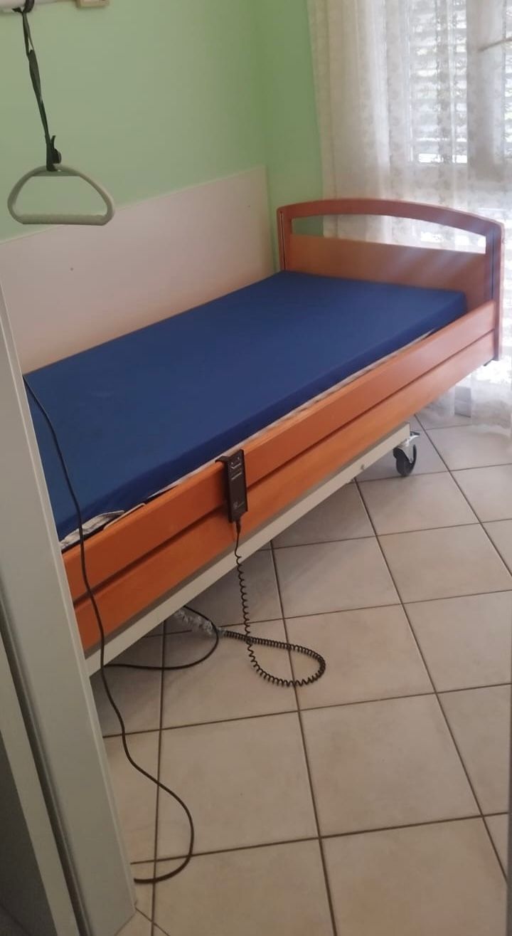 Lit médicalisé avec matelas