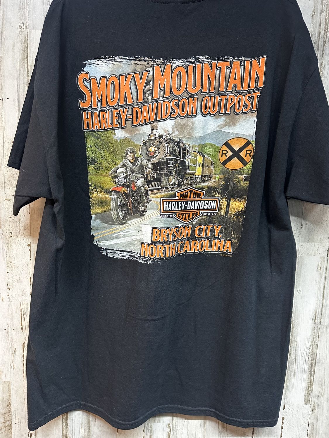 10001 HD Men's BNWT Black Smokey Mtn. Outpost Short Sleeve XL