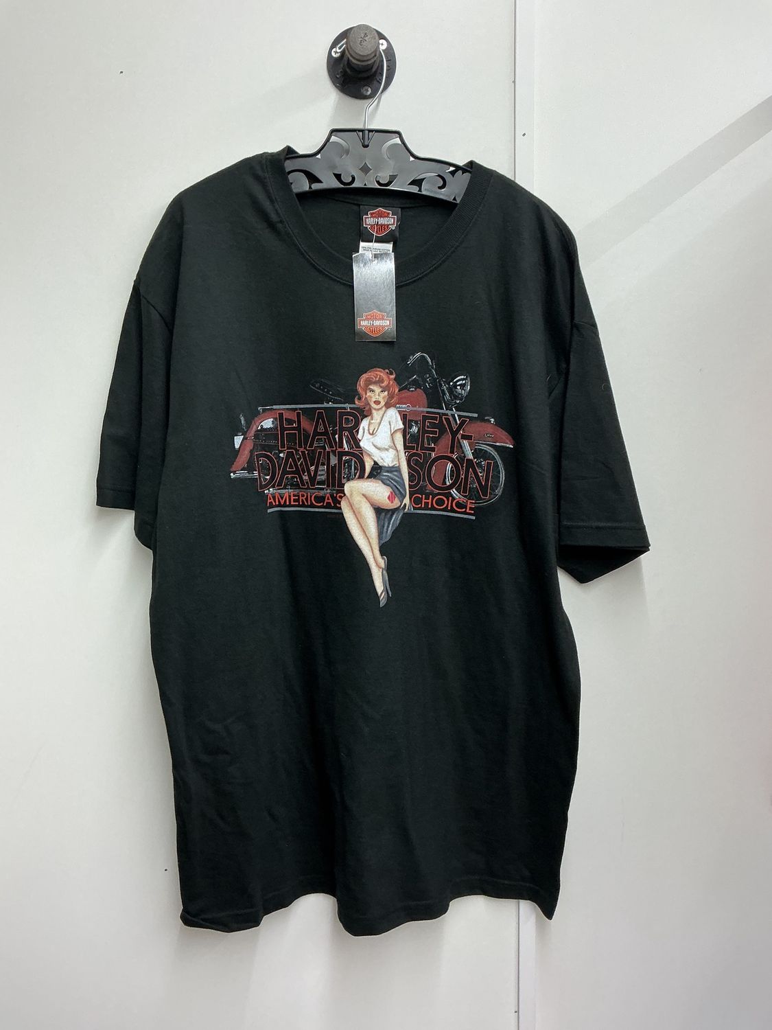 10223 HD Men's BNWT Black W/ Pin-Up Girl &amp; Bike Savannah GA T-Shirt Large