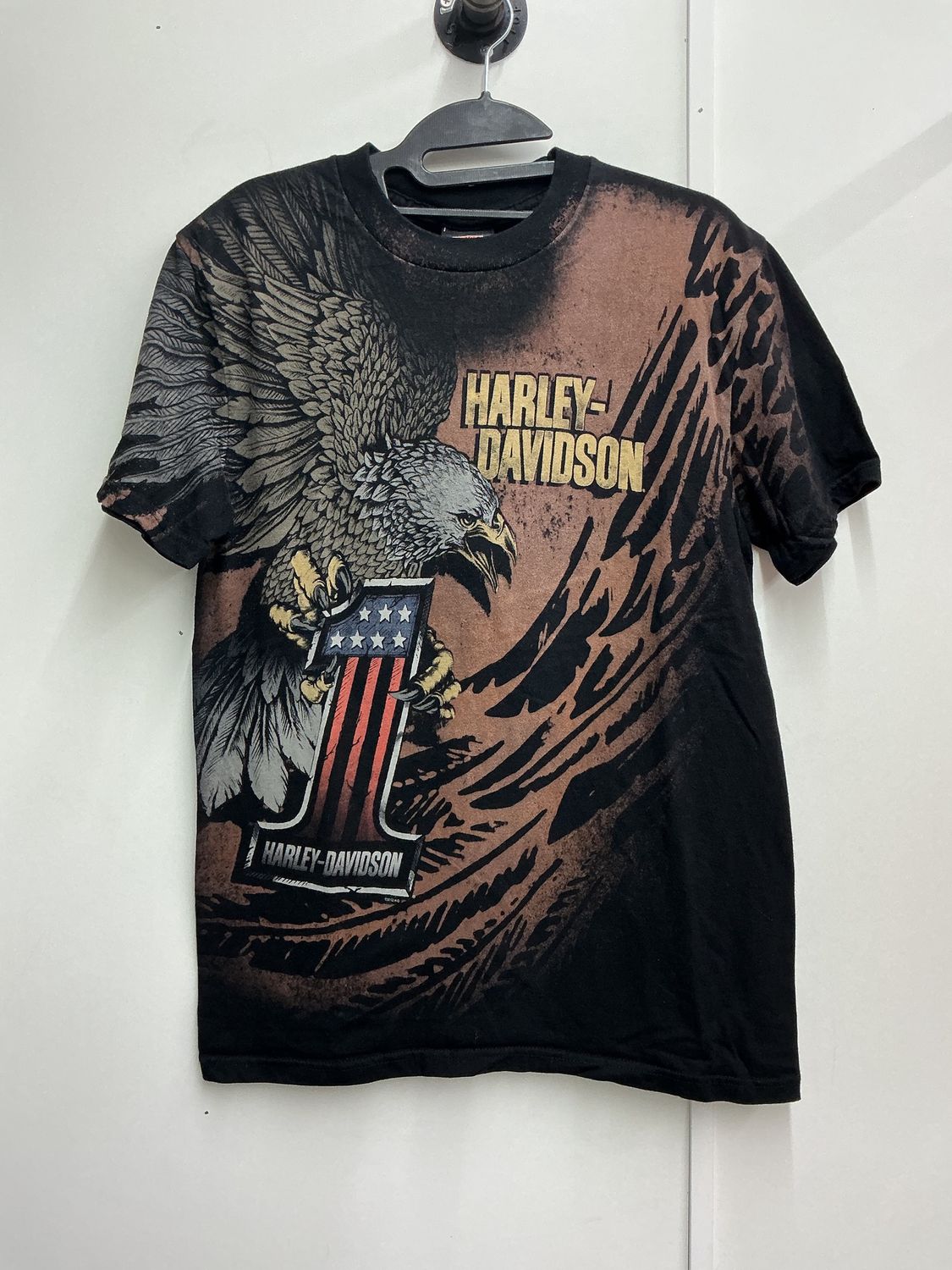 10001 HD Men's Black W/ Brown Eagle #1 in Claws Feathers T-Shirt Medium