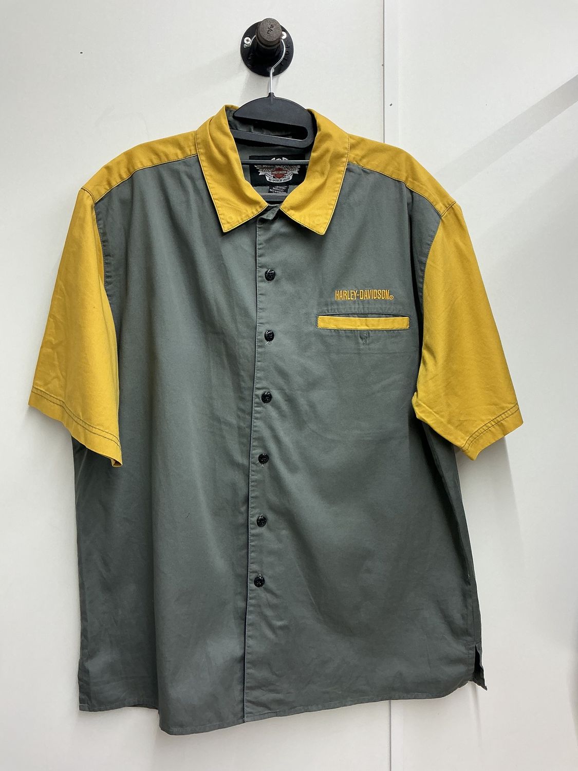 10223 HD Men's Grey &amp; Mustard B&amp;S Wheel W/ Wings SS Button Up Large