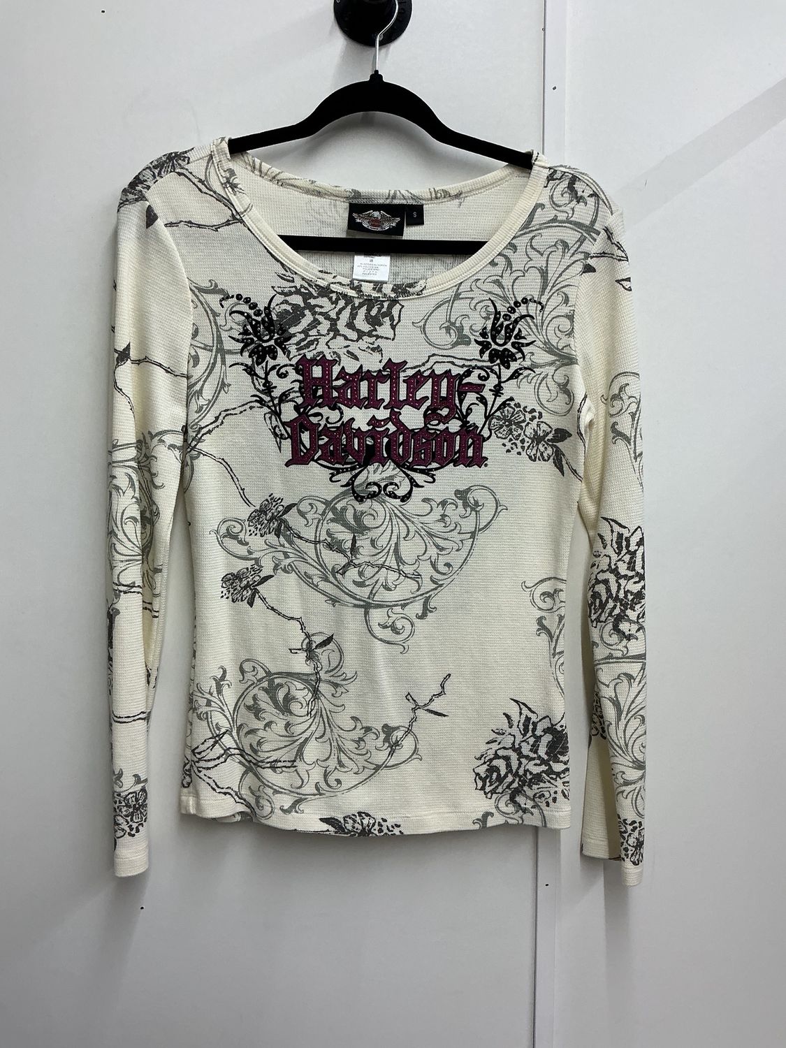 10001 HD Women's Cream W/ Grey Roses &amp; Scrolls W/ Bling Hot Pink HD LS Small
