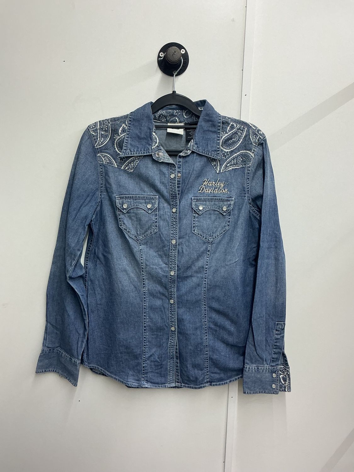 10242 HD Women's Blue Jean W/ Blue &amp; White Paisley Cream HD Snap LS Small