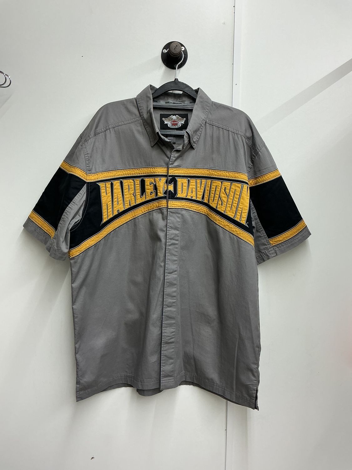 10223 HD Men's Grey &amp; Black W/ Gold Trim HD SS Button Up Large