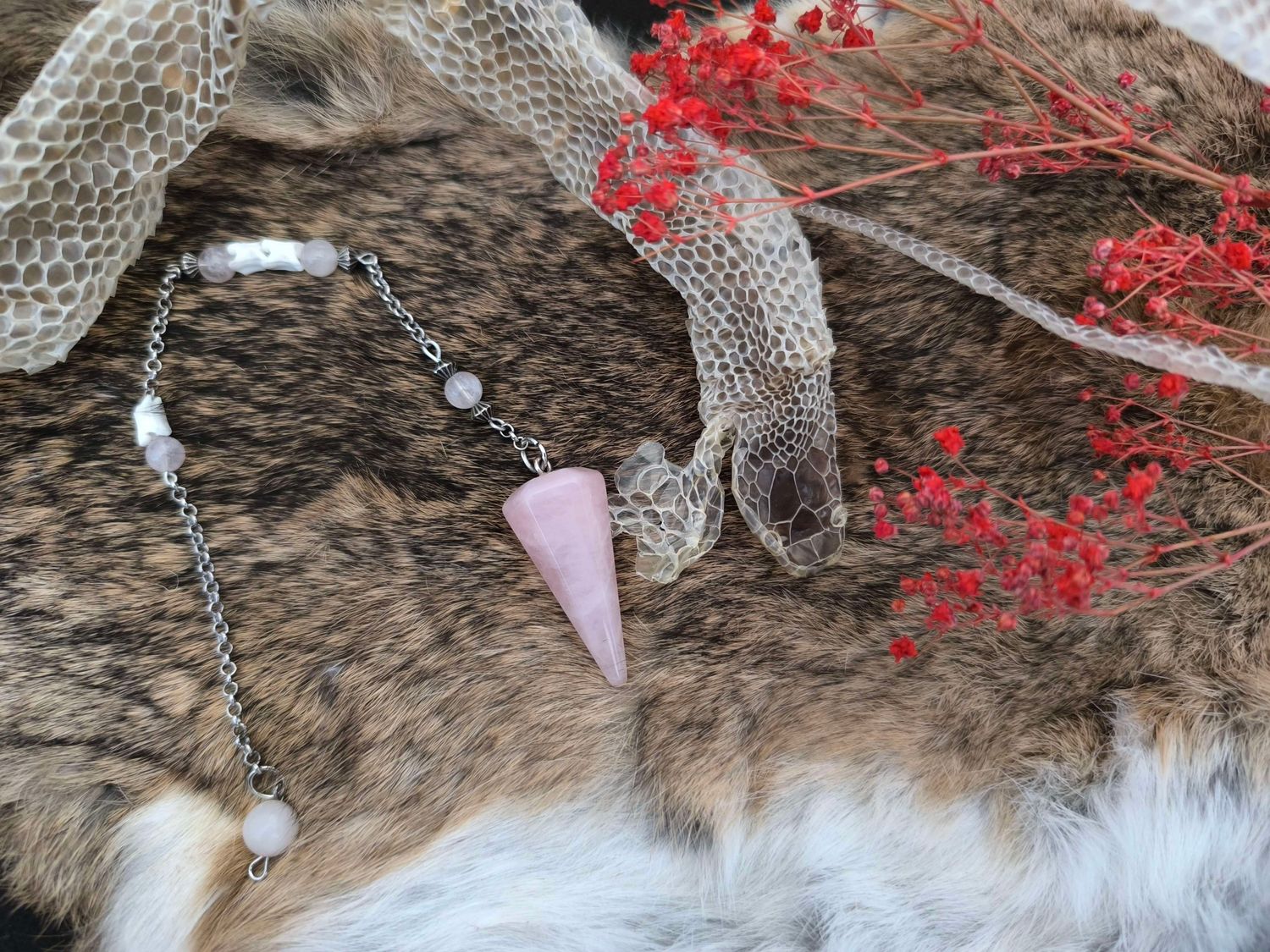 Pendule “Voie du Cœur” – Quartz Rose &amp; Vertèbres