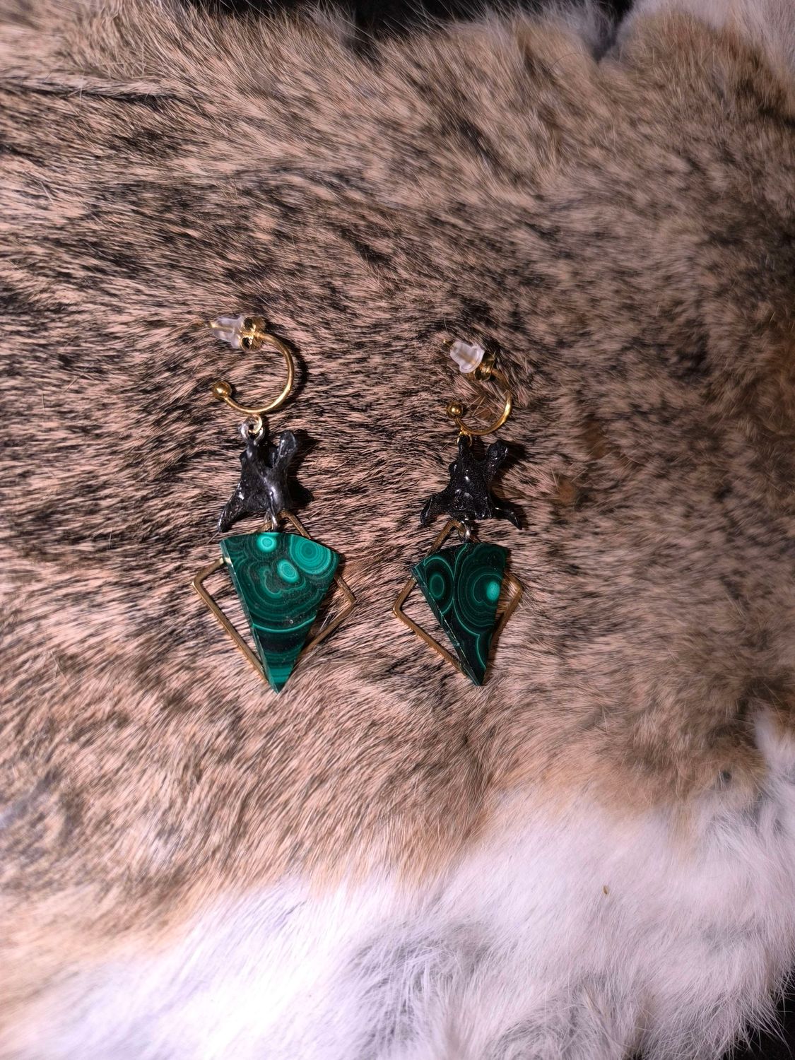 Boucles “Cycle Sacré” – Vertèbre noire &amp; Malachite
