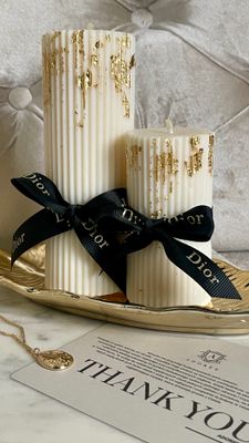 2 Świece sojowe i złota taca Liść | Zestaw &quot;Gold Ambience&quot; | Ręczne rzemiosło | Świece klepsydry dekoracyjne