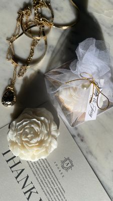 Świeca sojowa Goddess Peony (Piwonia średnia)