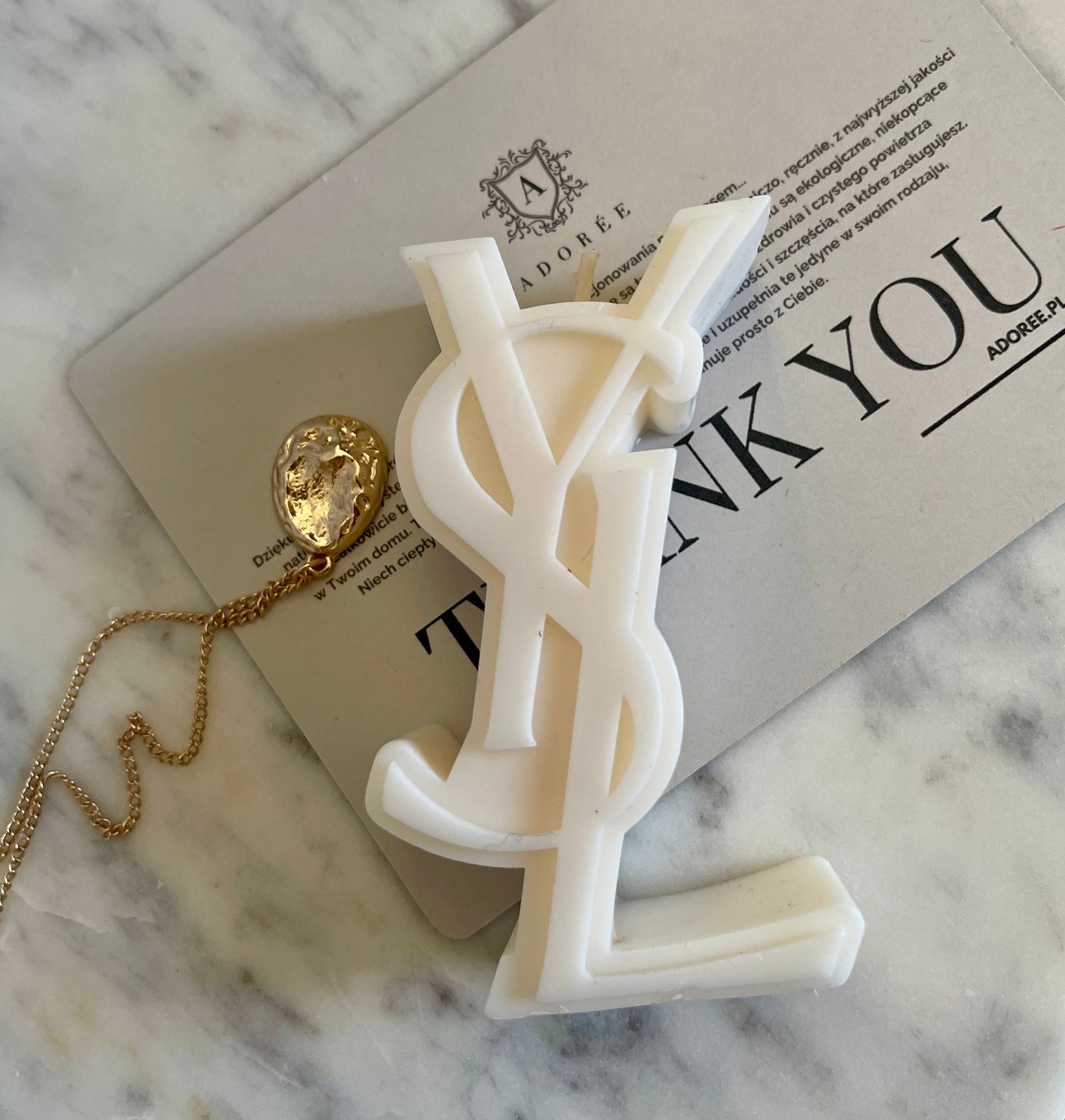 Świeca sojowa wolnostojąca w kształcie logo | Dekoracja Literki YSL