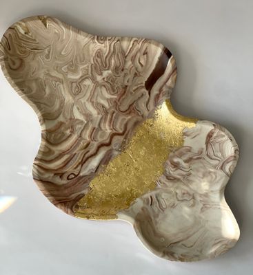 Luksusowa taca dekoracyjna Flame Brąz-Krem ze złotym detalem Luksusowa taca dekoracyjna Flame Brąz-Krem ze złotym detalem