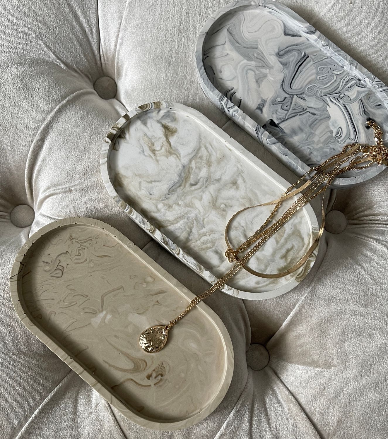 Ręcznie robiona Taca Owalna (Oval Tray) z gipsu polimerowego