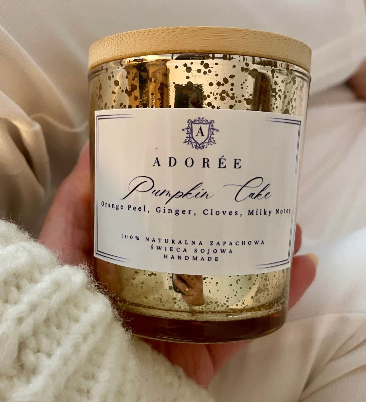 Świąteczna świeca sojowa zapachowa Pumpkin Cake | Luksusowe złote szkło Glamour
