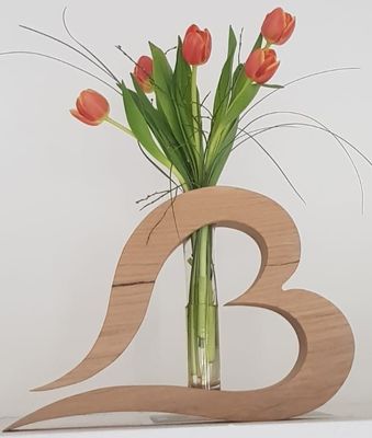 Vase in Herzform in Eiche massiv