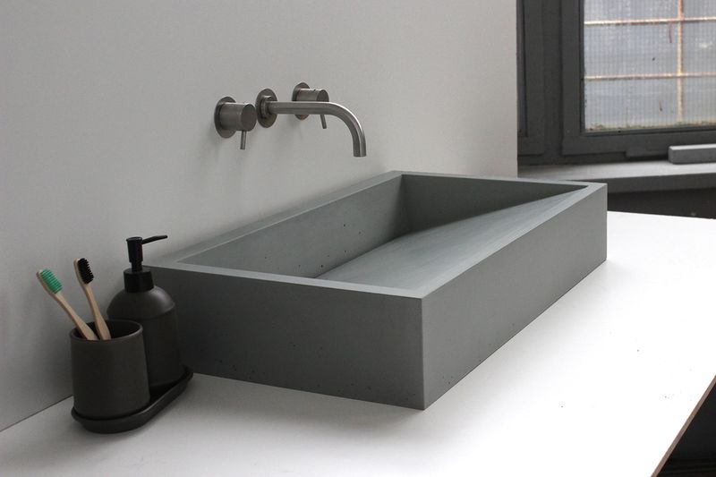 Umywalka betonowa Urbanform.design EDGY z odpływem liniowym na zamówienie
