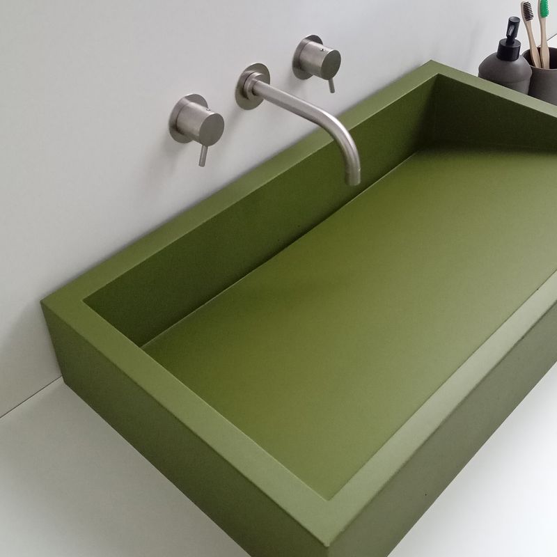 Umywalka betonowa Urbanform.design EDGY z odpływem liniowym na zamówienie w kolorze zielonym