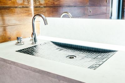Jak powstaje umywalka z betonu architektonicznego? Proces produkcji krok po kroku
