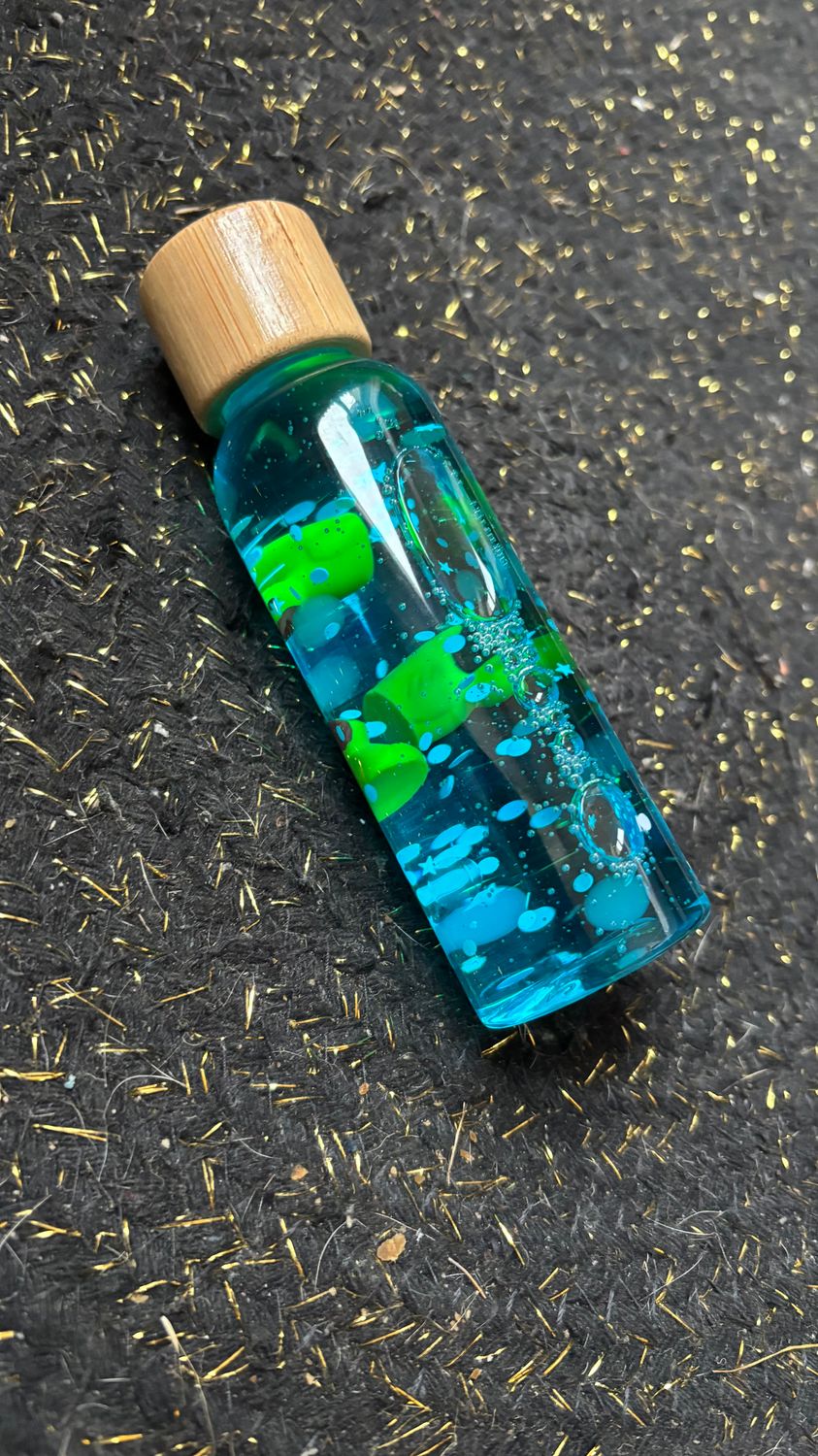 Bouteille sensorielle “bleu canard”