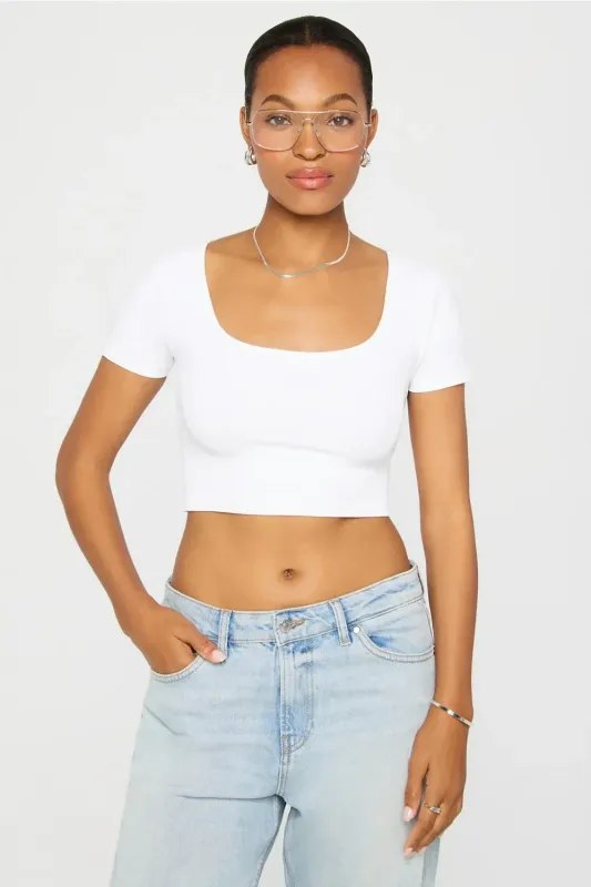 Sleek Seamless Scoop Neck Short-Sleeve Top