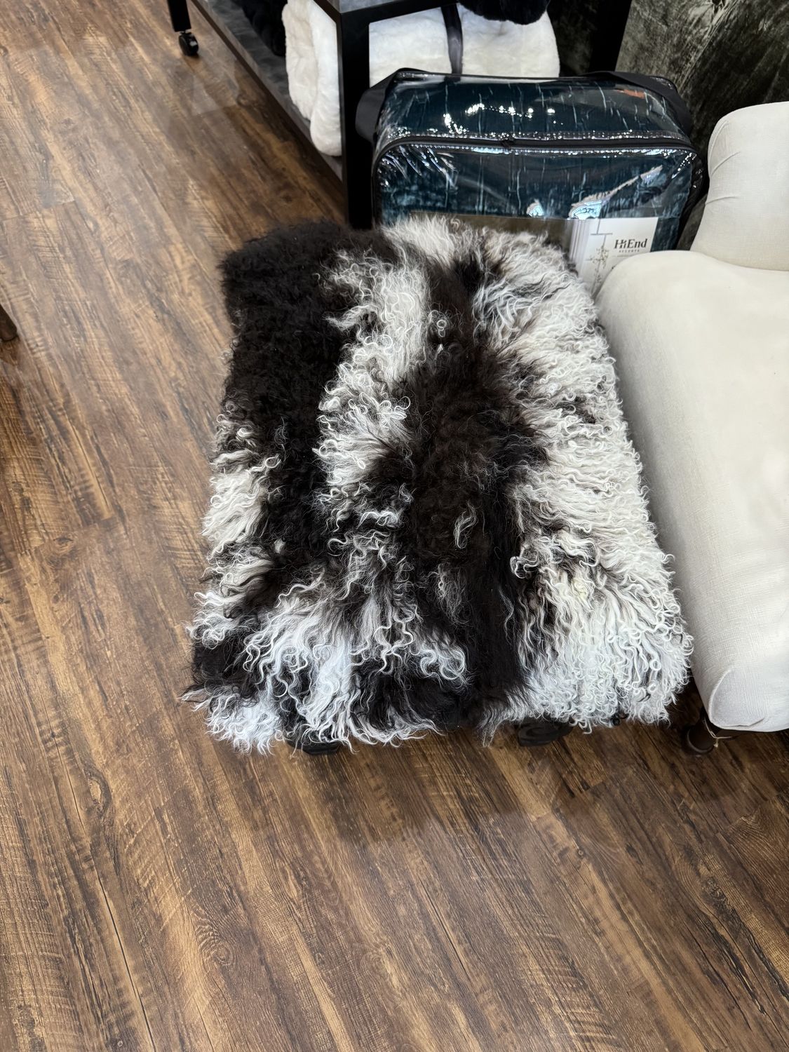 Bench 2' Tibetan Top