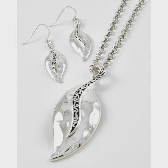FR5623 Antique Silver Filigree Leaf Wave Pendant Set