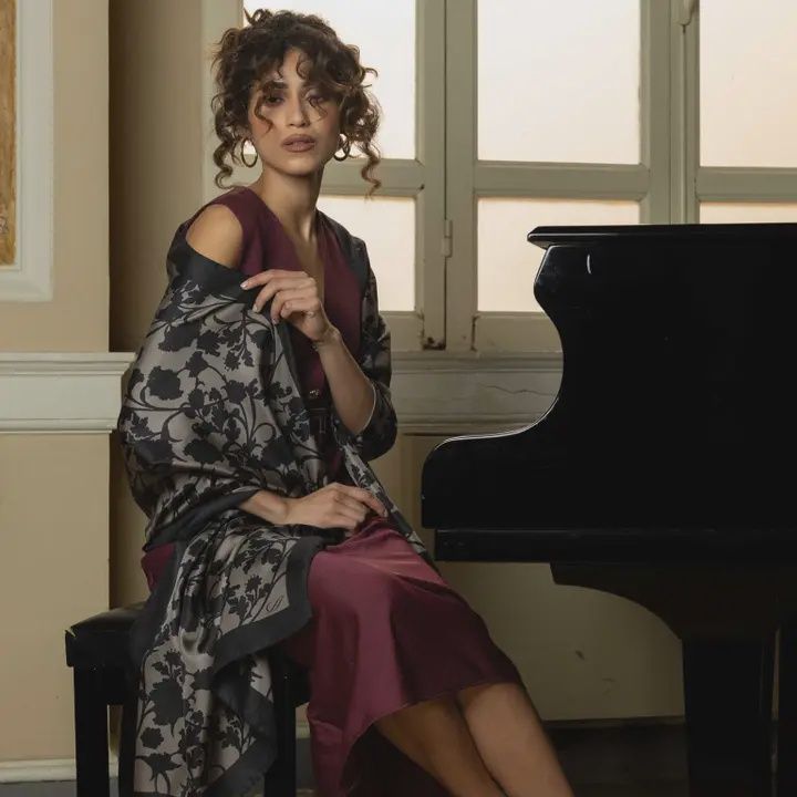 Regina - Silk Scarf Shawl - Pearl Black