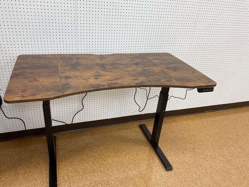 Electric desk