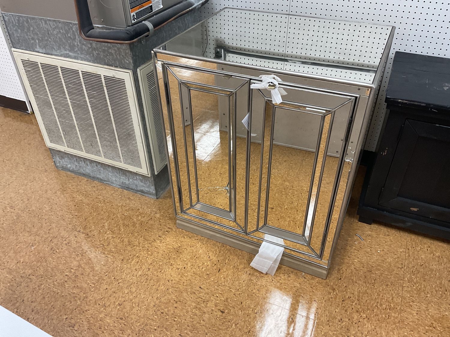 Mirror cabinet