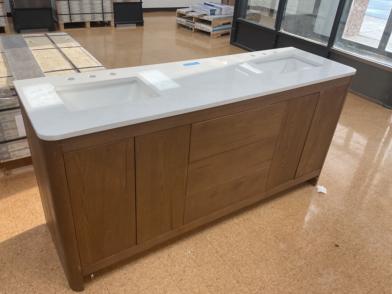 Vanity w/bumpout drawers