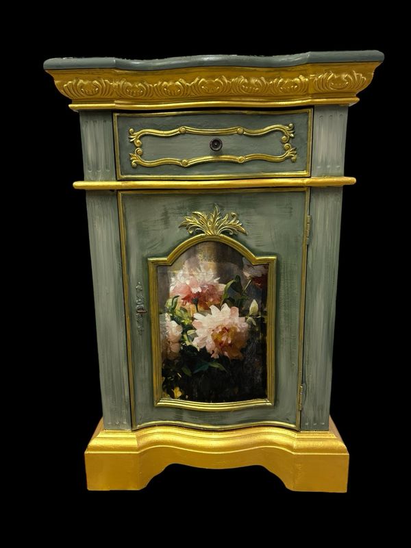 Gold Accents Entry Way Chest