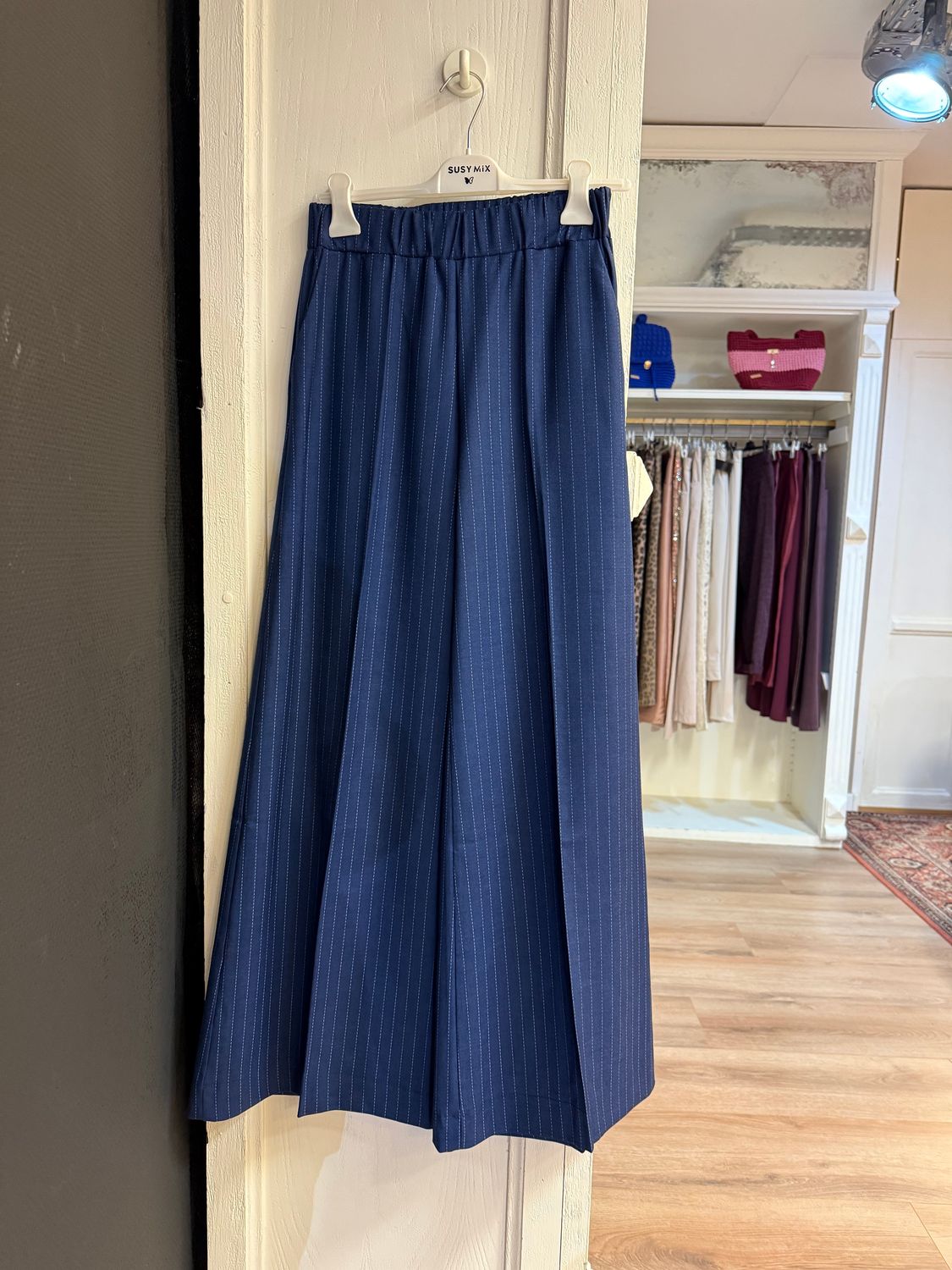 BROEK BLACK ROSE GESTREEPT BLAUW