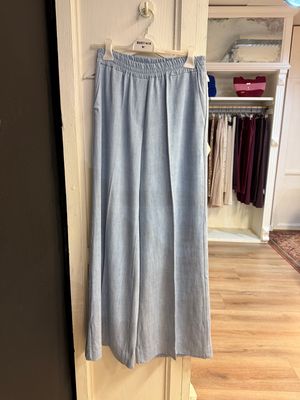 LICHT BLAUWE JEANS BLACK ROSE