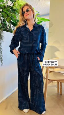 BROEK DONKERBLAUW MET STREPEN MEI-LI