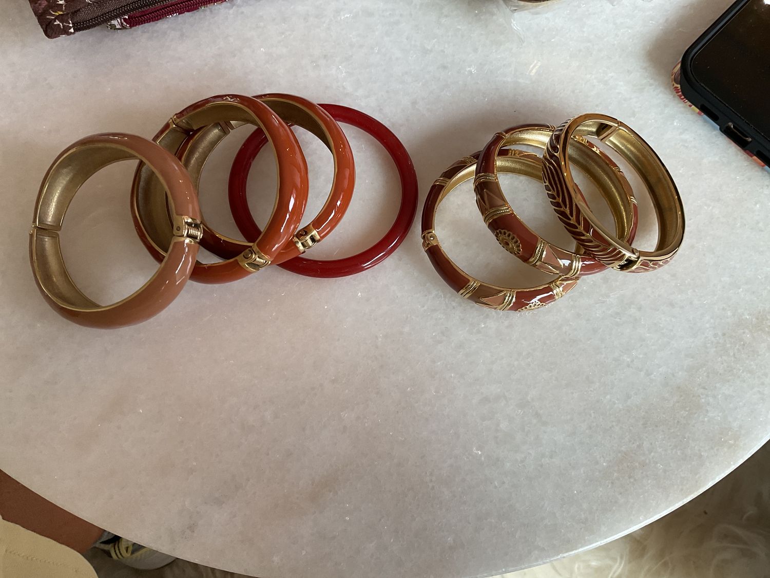 Harde armbanden (roest en bruin)