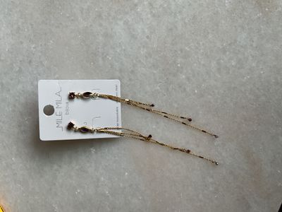 Lange oorbellen met paars steentje