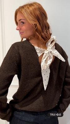 Bruine pull met strik met hartjes 65141