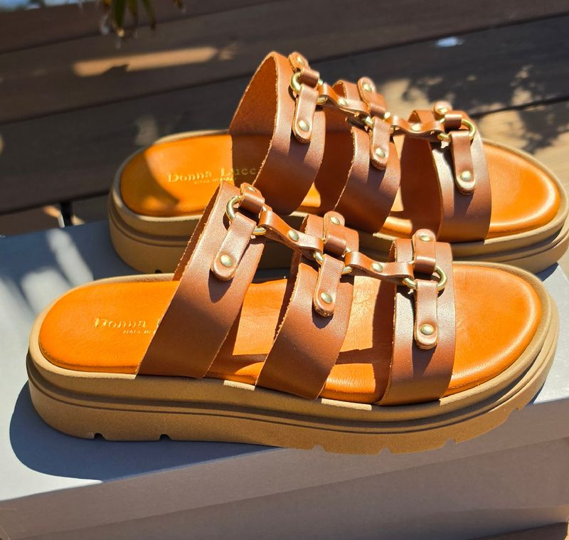 DONNA LUCCA Mules Cognac