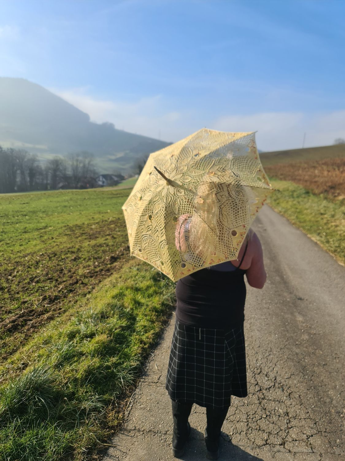 Vintage-Sonnenschirm mit eingestrickten Perlen